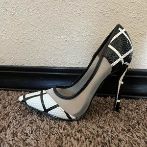 beautiful black and white shoes size 7